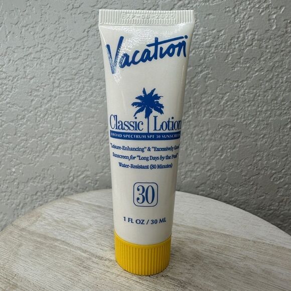 $4 🌙 Vacation Classic Lotion Waterproof Sunscreen SPF 30 NEW‎ - Picture 1 of 3